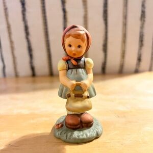 Berta Hummel “Proud Moment” Goebel 1996 Figurine